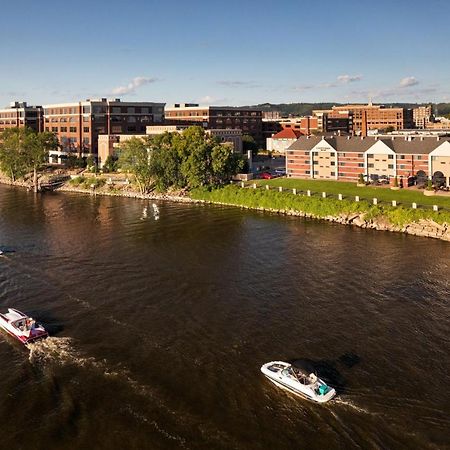 Отель Courtyard La Crosse Downtown/Mississippi Riverfront Экстерьер фото