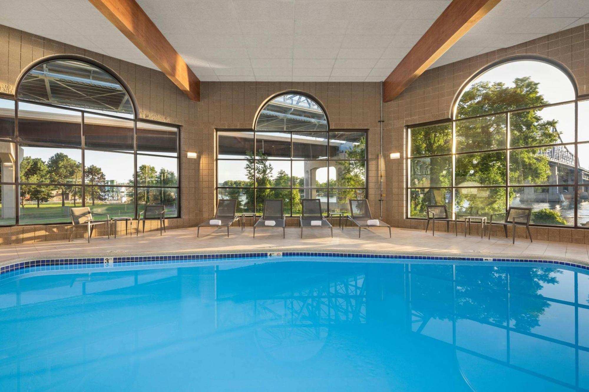 Courtyard La Crosse Downtown/Mississippi Riverfront Экстерьер фото