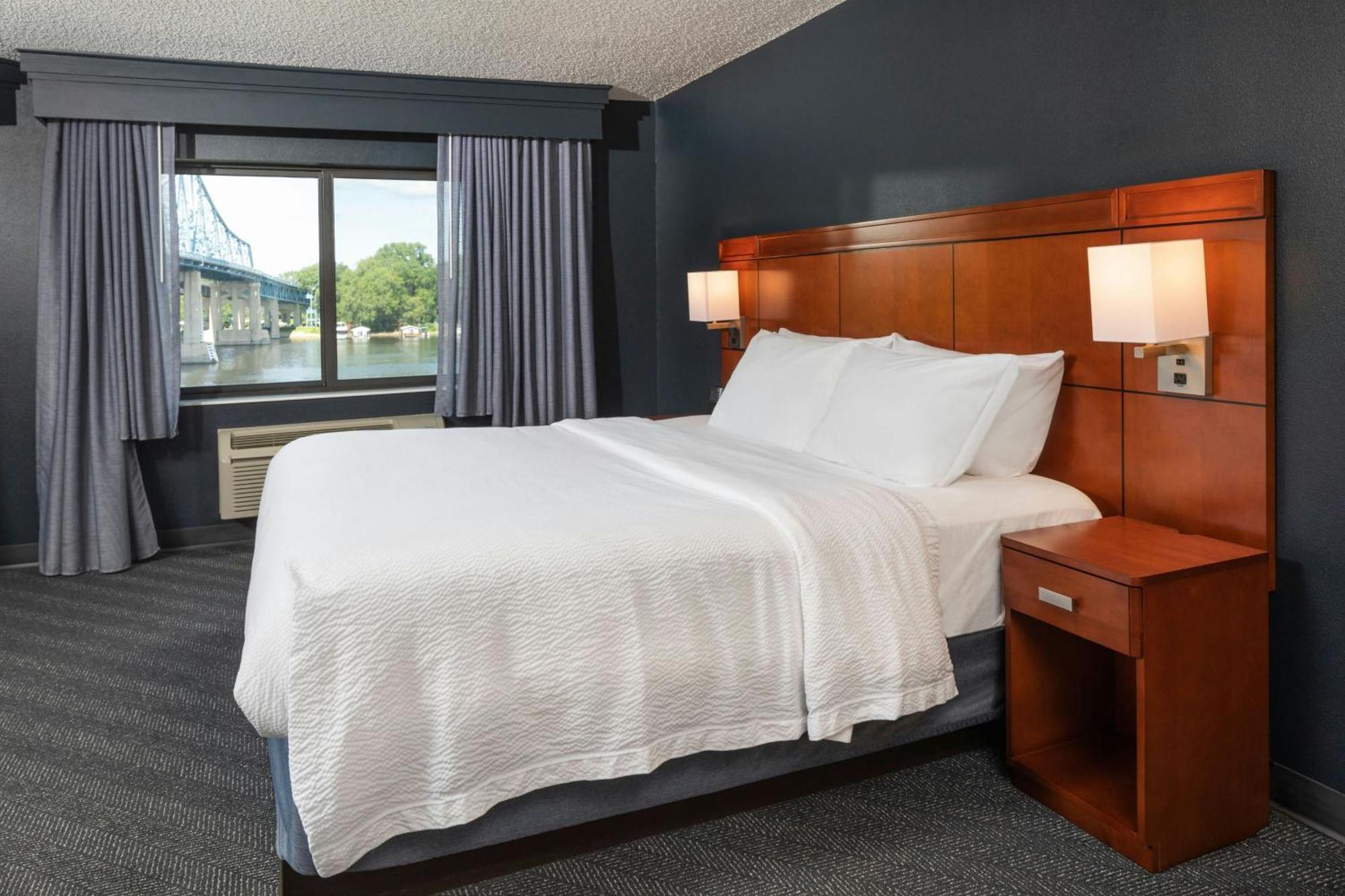 Courtyard La Crosse Downtown/Mississippi Riverfront Экстерьер фото