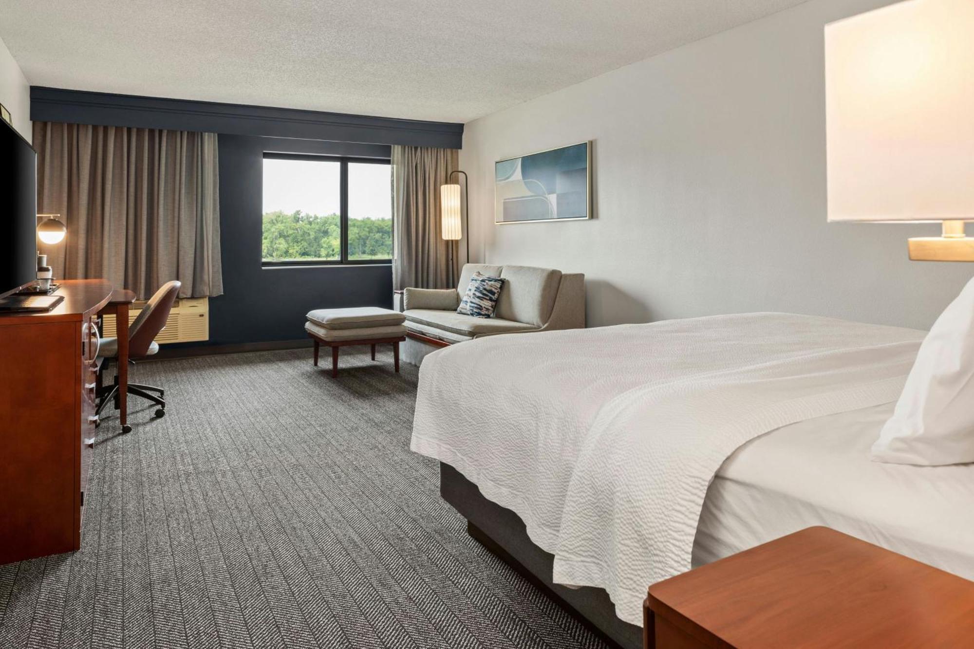 Courtyard La Crosse Downtown/Mississippi Riverfront Экстерьер фото