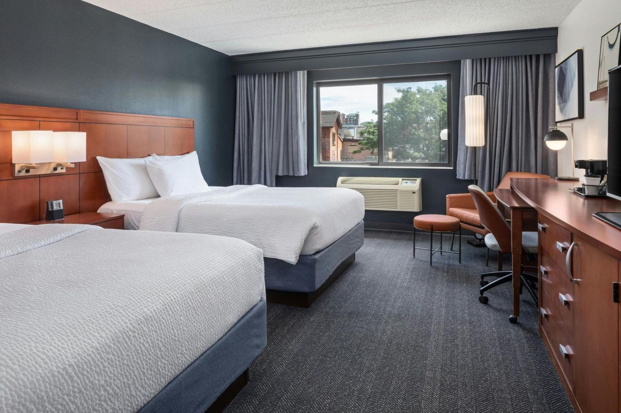 Courtyard La Crosse Downtown/Mississippi Riverfront Экстерьер фото