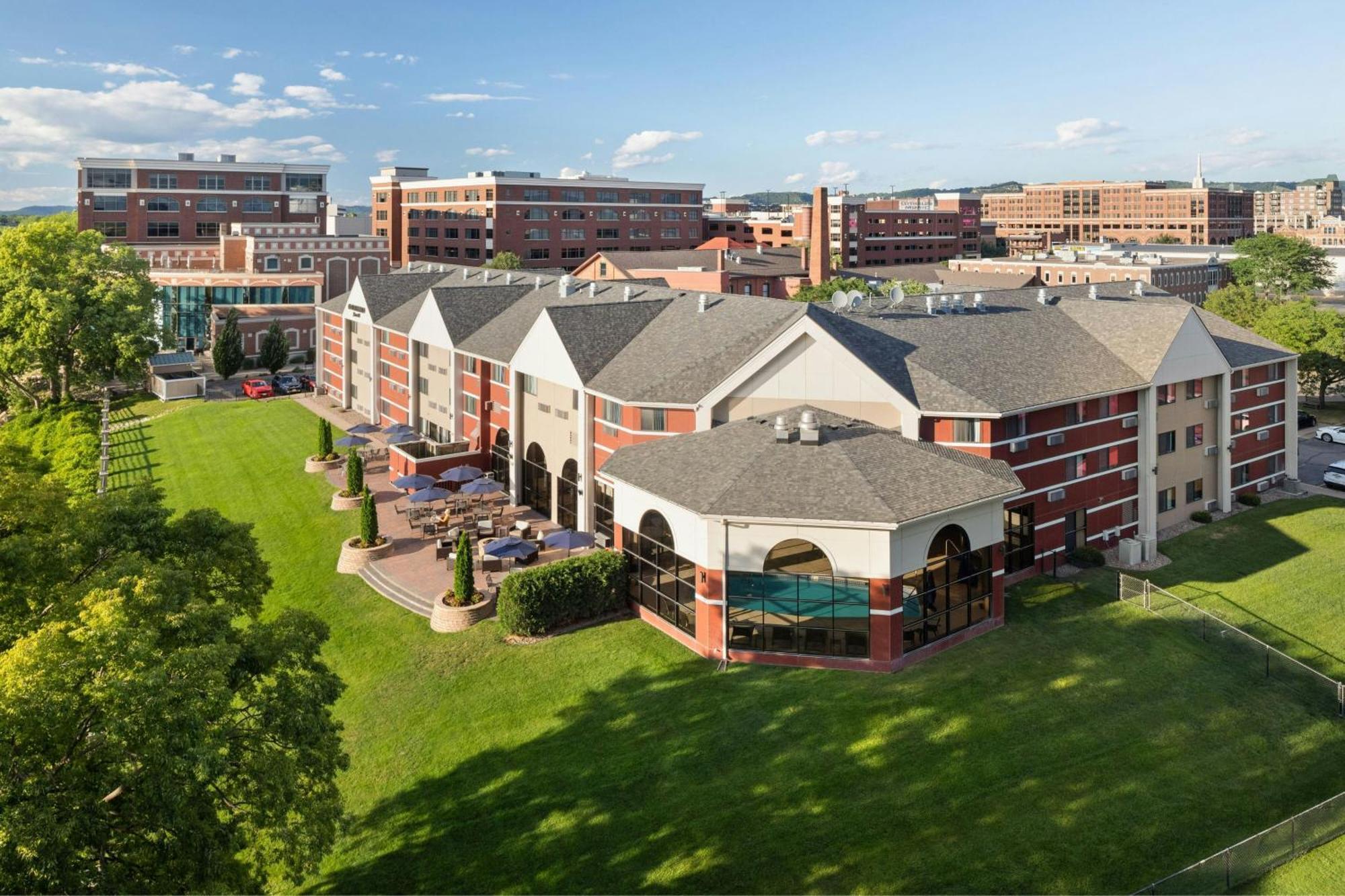 Courtyard La Crosse Downtown/Mississippi Riverfront Экстерьер фото