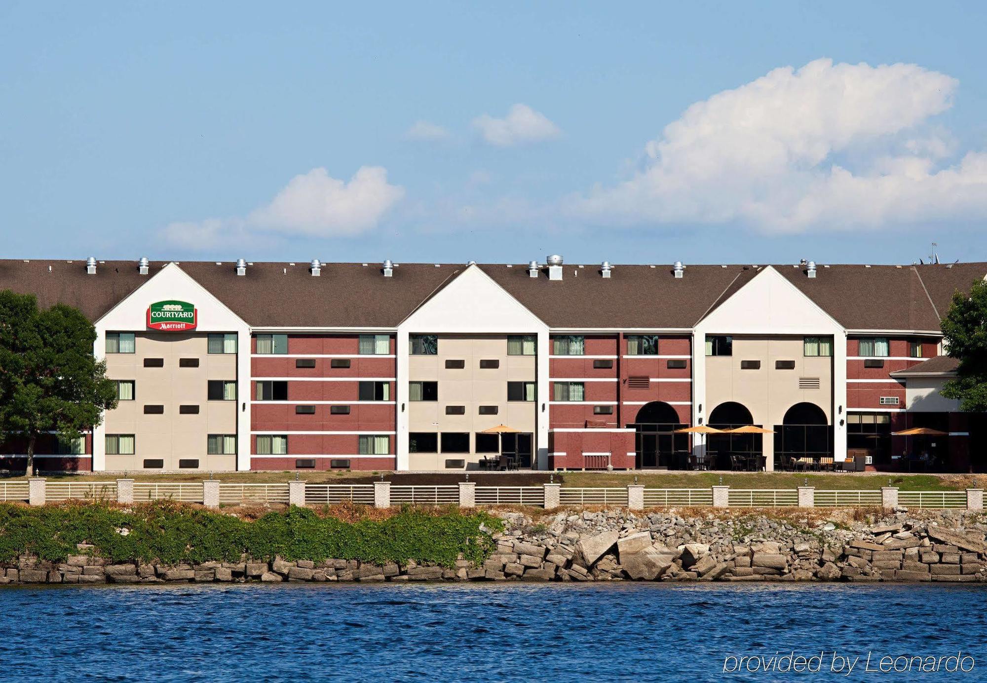 Courtyard La Crosse Downtown/Mississippi Riverfront Экстерьер фото